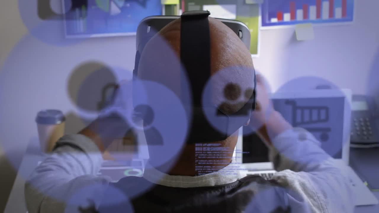 múltiples iconos digitales azules contra la vista trasera del hombre de negocios que usa un auricular vr en la oficina