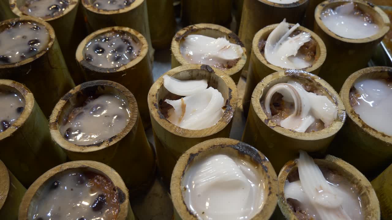 길거리 음식 부스 야시장에서 판매되는 대나무 사막 레시피 요리 맛있는 달 ⁇ 한