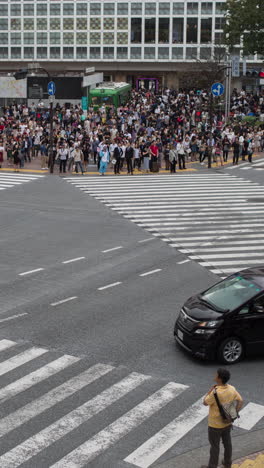 intersección en shibuya, tokio en vertical