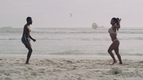 An-Den-Wochenenden-Wird-Beachsoccer-Gespielt