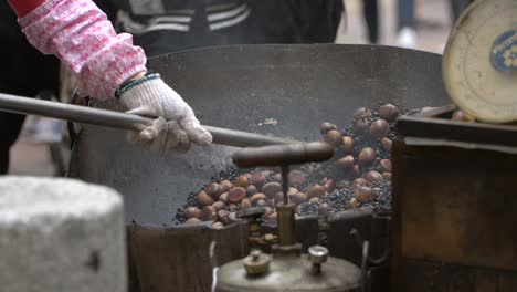 Cocinar-comida-callejera-en-Hong-Kong