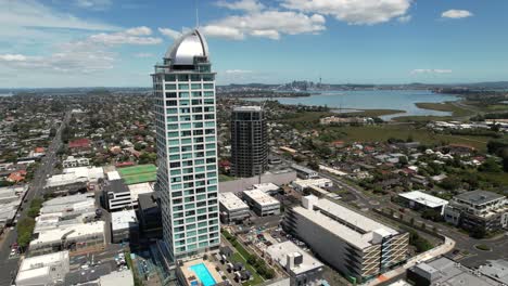 Alto-Edificio-De-Oficinas-En-Takapuna,-Auckland