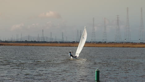 Velero-En-La-Bahía-De-San-Francisco