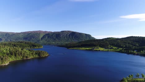 Imágenes-Aéreas-Hermosa-Naturaleza-Noruega.