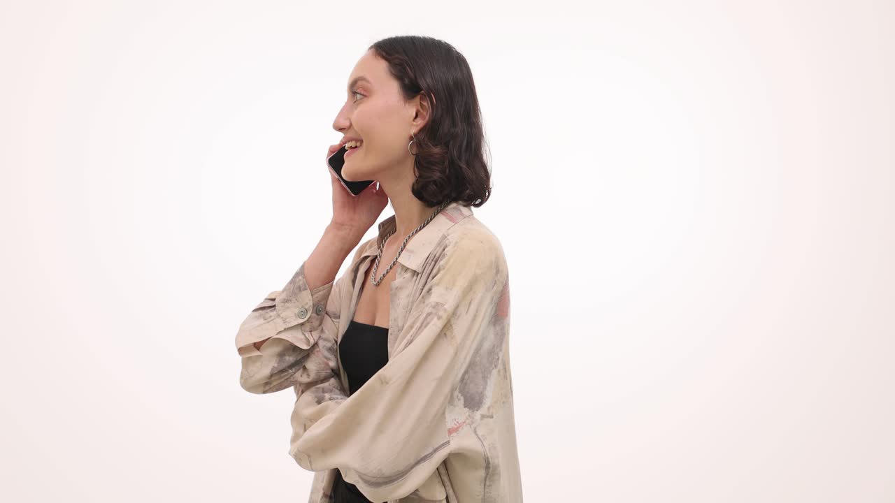 전화 통화하는 여자