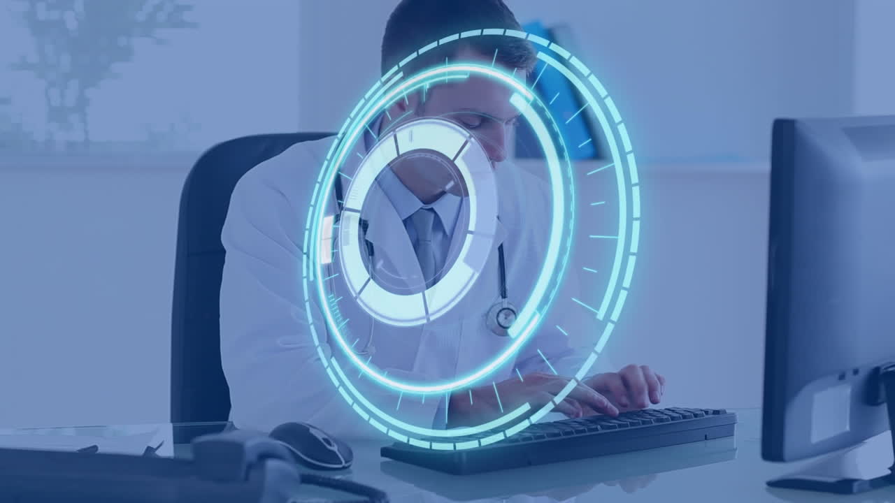 animación de escaneo de alcance sobre un médico masculino utilizando una computadora