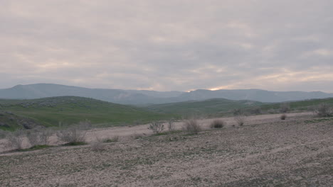 Time-lapse-of-sun-setting-behind-mountains-with-clouds-flying-by-and-the-sky-flares-red-after-the-sun-sets-located-in-Southern-California