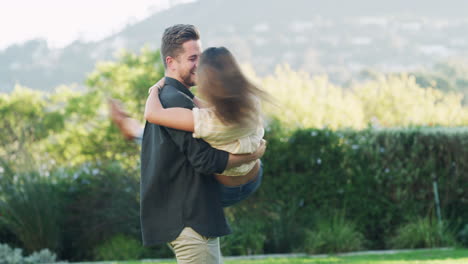 el amor hace del mundo un patio de recreo