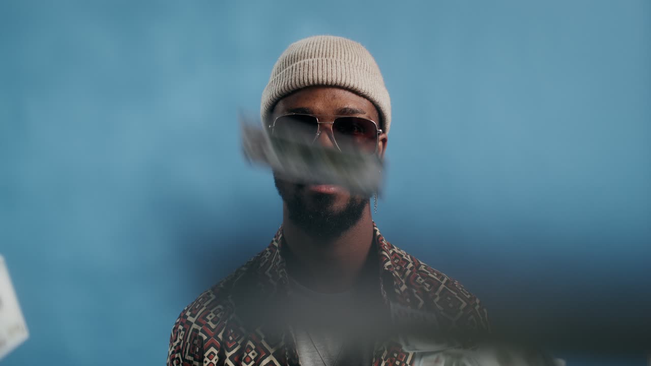 retrato de hombre elegante con accesorios