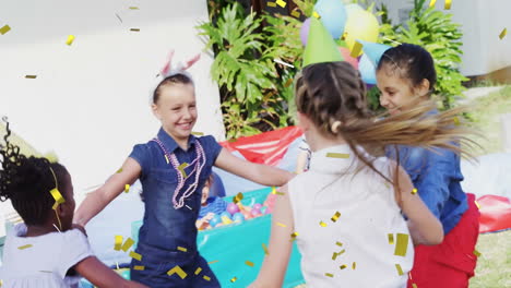 niños tomados de la mano y bailando, animación de confeti sobre la escena de la fiesta de cumpleaños