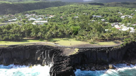 Luftbild-über-Die-Lavafelsen-Von-Cap-Mechant-Und-Die-Küste-Der-Insel-La-Réunion