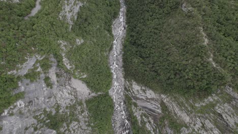 Video-Del-Avión-No-Tripulado-Del-Avión-Cenital-Del-Río-Boka-En-Eslovenia