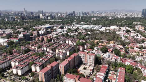 Conjuntos-Residenciales,-Viveros-De-Coyoacán-Y-Edificios-En-El-Sur-De-La-Ciudad-De-México-Desde-Drone.