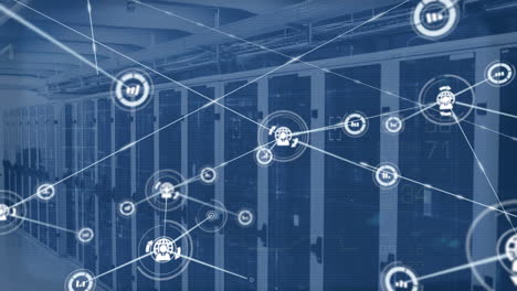 animación de la red de iconos de datos y gráficos de procesamiento a través de la sala de servidores de computadoras