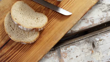 Brotscheiben-Mit-Messer