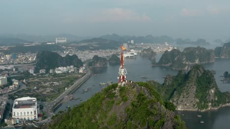 vietnamese flag in ha long bay 2