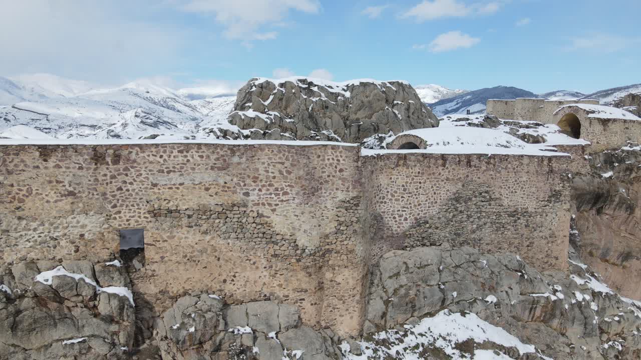 antiguo castillo nevado