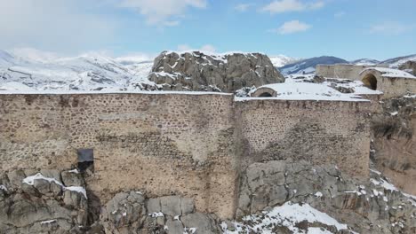 Antiguo-Castillo-Cubierto-De-Nieve