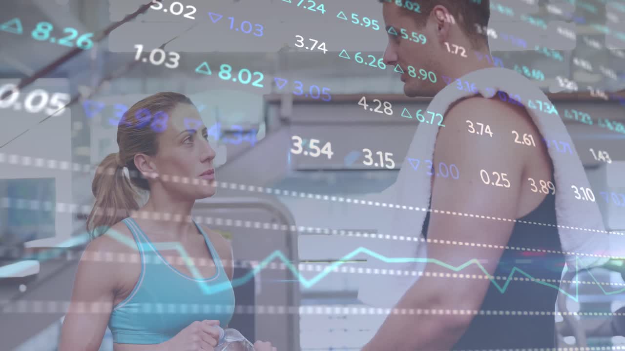 animación del procesamiento de datos sobre una pareja caucásica haciendo ejercicio en el gimnasio