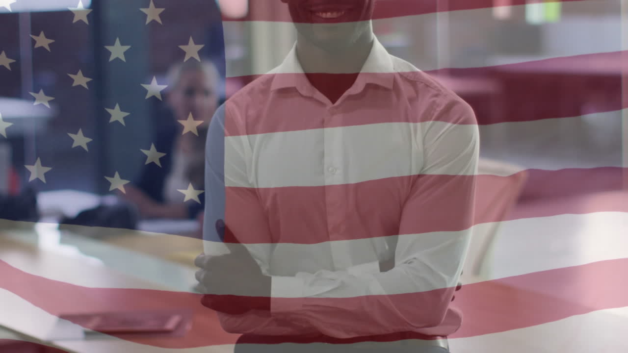 미소 짓는 아프리카계 미국인 남성 위에 미국 국기의 애니메이션