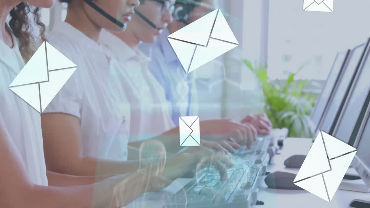 Animazione di icone di buste email su professionisti con cuffie telefoniche