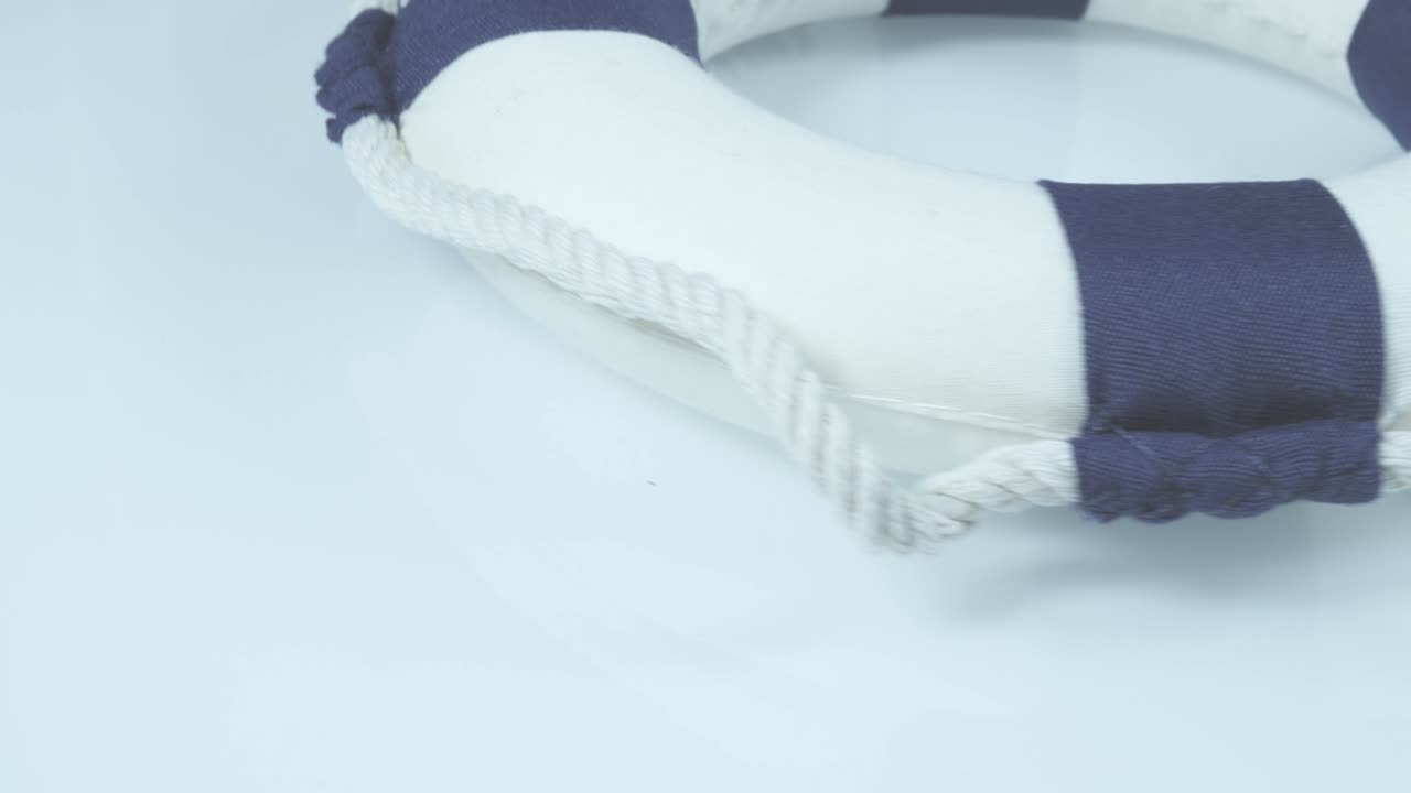 anillo de rescate giratorio de la boya de salvamento de primer plano