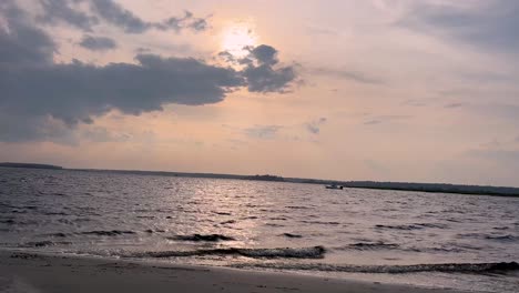 미르틀 비치 (myrtle beach) 에 있는 섬에서 바다 위에서 해가 지는 모습