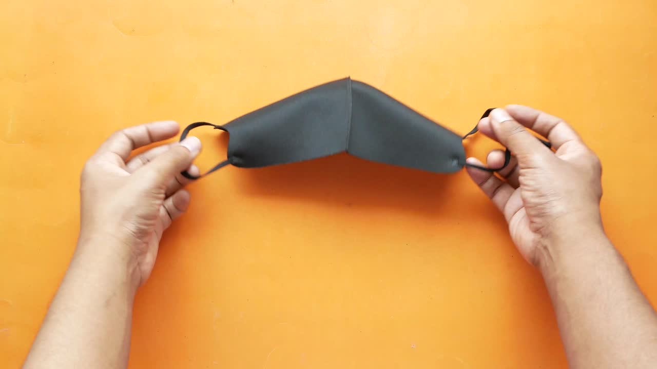 검은 얼굴 마스크