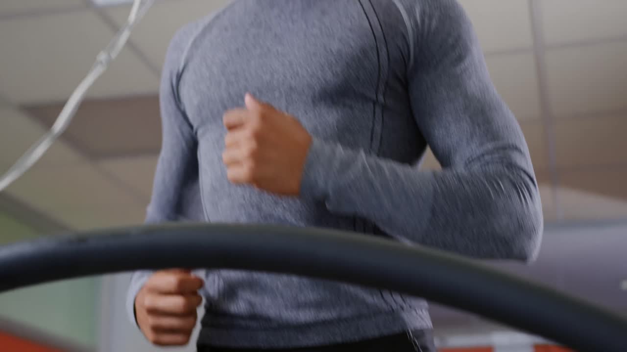 corredor que utiliza un analizador de gases metabólicos