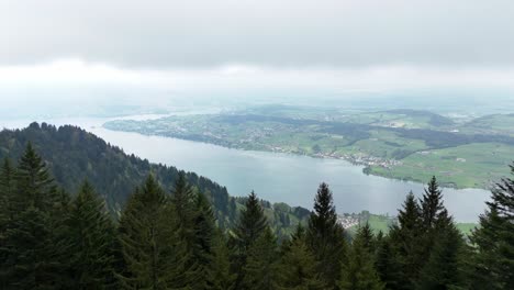 Luftaufnahme-Der-Stadt-Meggen-Und-Luzern-Am-Vierwaldstättersee-Bei-Bewölktem-Himmel,-Schweiz