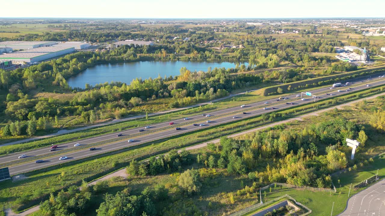 물품 창고의 공중 전망