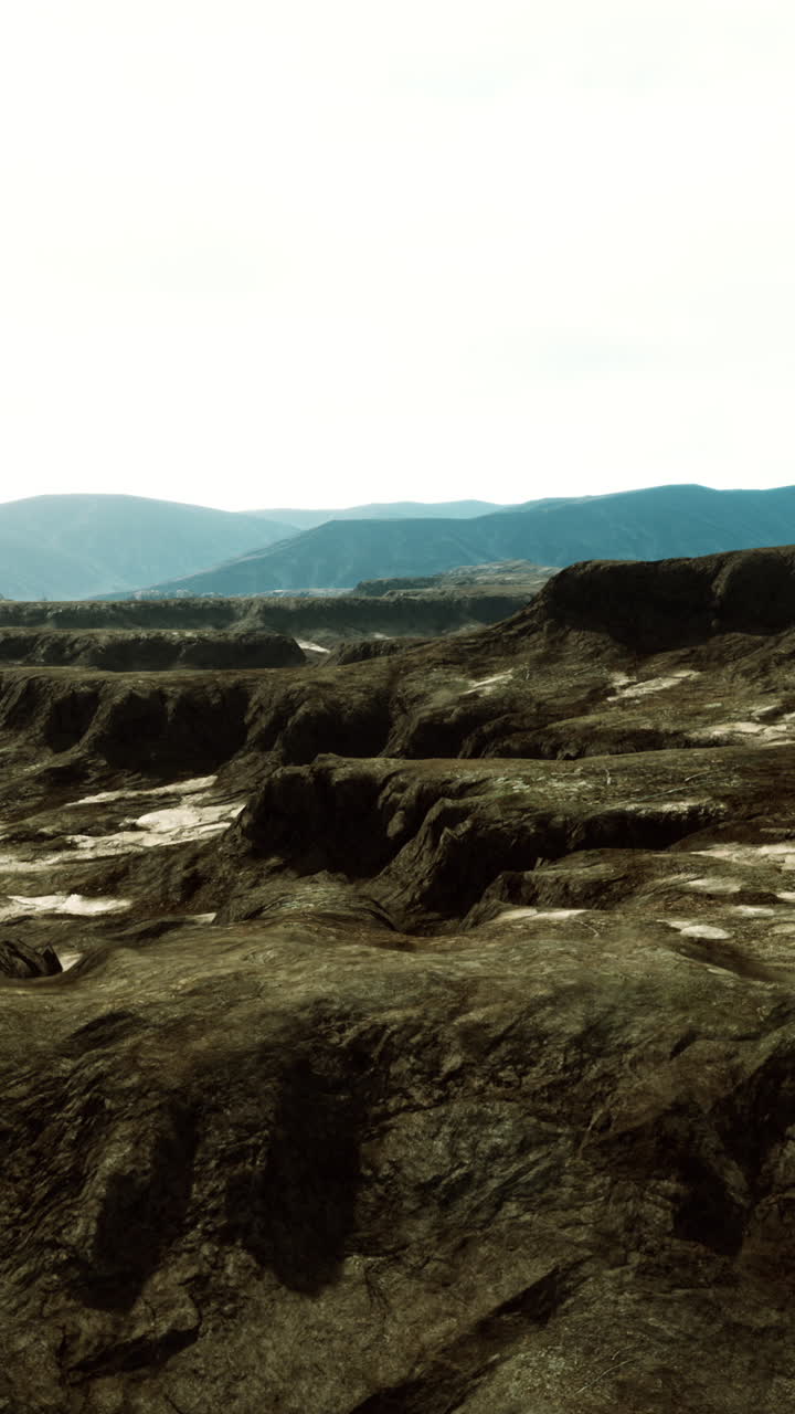paisaje árido con cañones y montañas