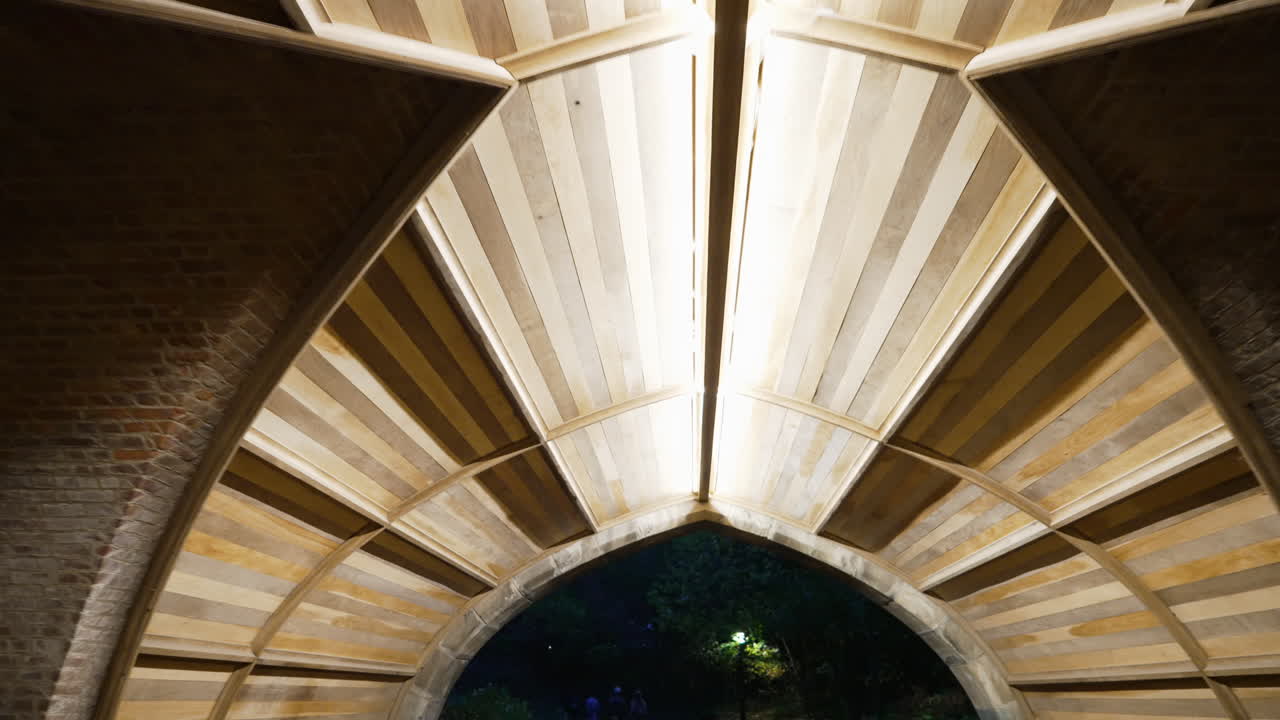 arco de túnel en un parque