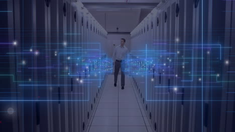 animación de iconos comerciales y procesamiento de datos digitales sobre técnico informático masculino por servidores informáticos