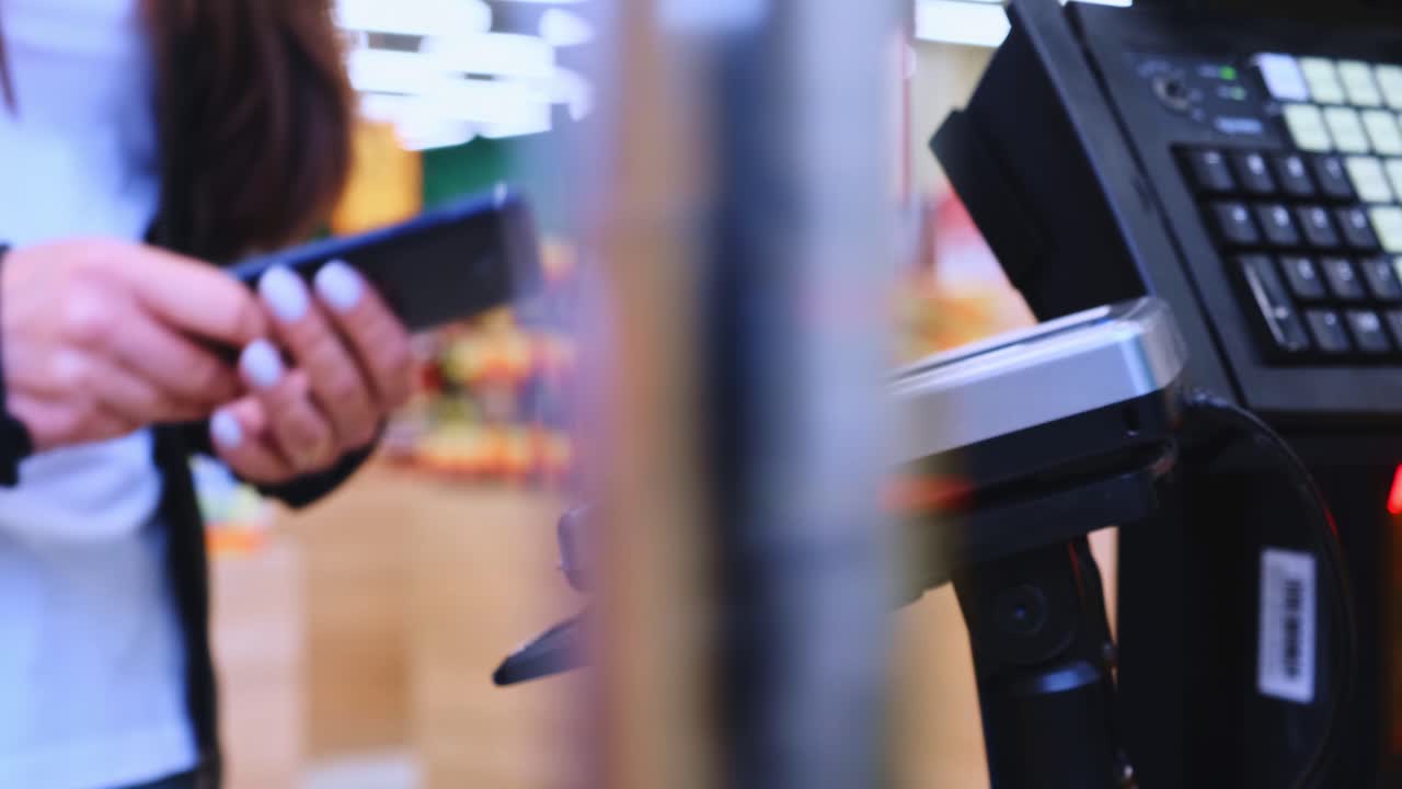 A Close-Up View of a Checkout Terminal: Highlighting the Payment Process and Customer Interaction in a Retail Environment