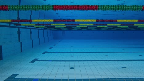 Wassereintritt,-Eintauchen-Von-Drei-Schwimmern,-Zeitlupe-Unter-Wasser