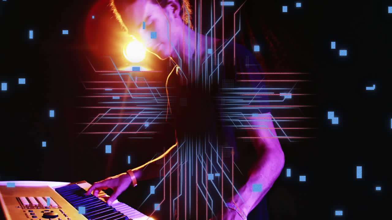 анимация платы с обработкой данных над кавказским человеком с помощью клавиатуры