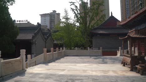 Confucian-temple-building,-ancient-China-with-modern-building-blocks-in-the-background