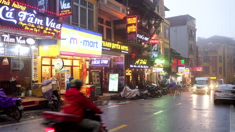 busy street in eerie light, where fog and traffic blur the night