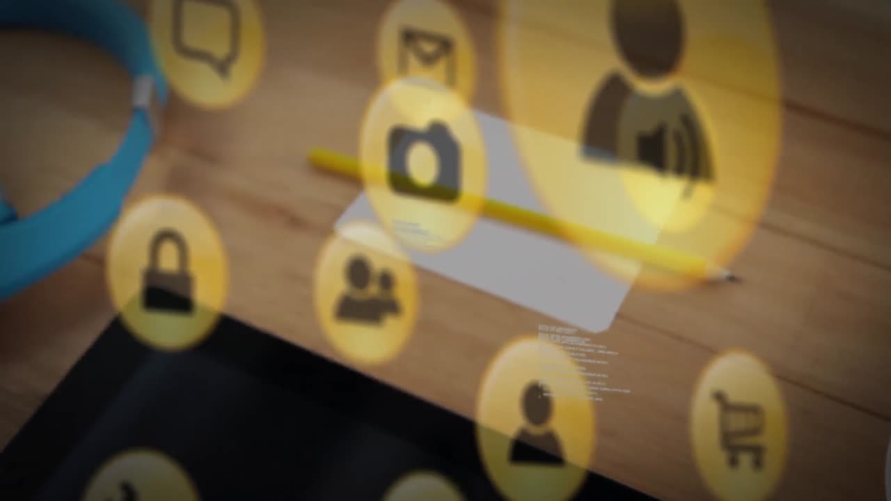 animación de iconos y procesamiento de datos a través de teléfonos inteligentes y café en el escritorio