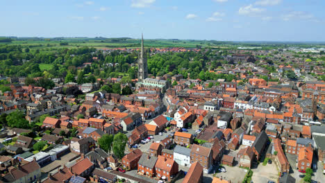 Explora-Louth,-Una-Ciudad-Medieval-En-Lincolnshire,-A-Través-De-Impresionantes-Vídeos-Aéreos