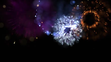fuegos artificiales aislados multicolores desfocalizados en bucle