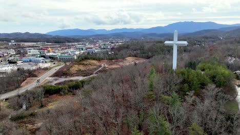 테네시 주 크로스 비 포지 (cross pigeon forge) 를 지나가는 공중 철수