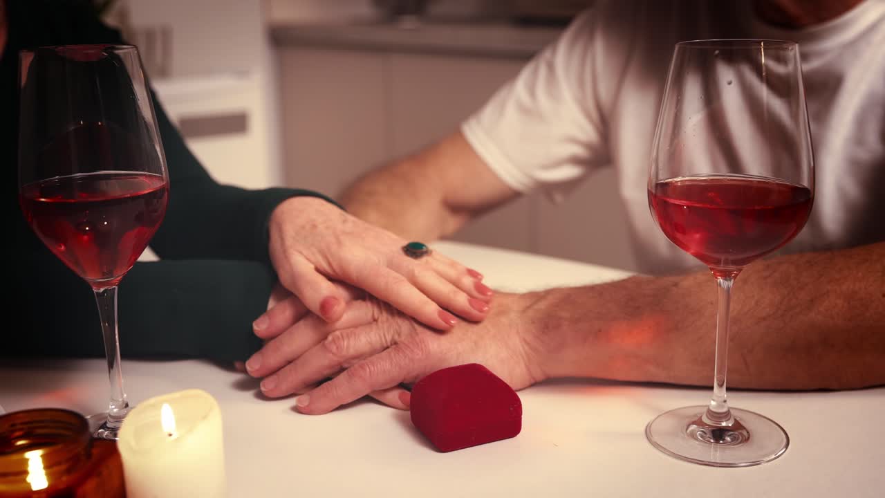 만적 인 약혼 저녁 식사