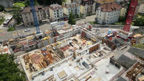 luftaufnahme einer baustelle in der schweiz