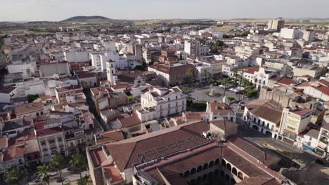 Aerial:-Historic-charm-at-Plaza-de-España,-Mérida,-Spain