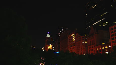 Tall-lit-up-towers-illuminate-Chicago's-streets-at-night