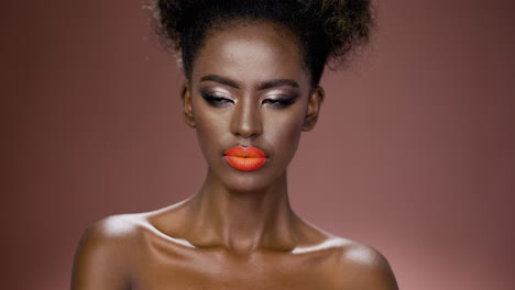 retrato de moda de una mujer hermosa