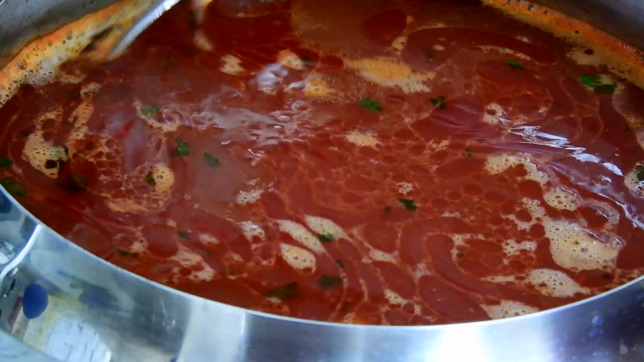 albóndigas jugosas con carne al estilo turco, sopa de albóndiga jugosas en el ramadán,