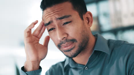 dolor de cabeza, hombre de negocios y dolor en la oficina